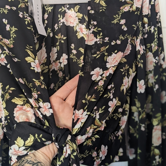 Black floral blouse - Picture 3 of 4